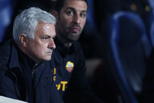 Presidente da Lazio sobre a 'pega' com Mourinho (e não só): «Estava um jogador todo nu no corredor»