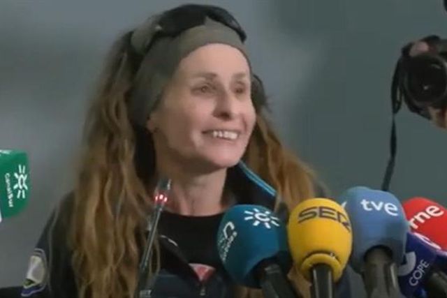 Alpinista quebra recorde e sai de gruta após 500 dias