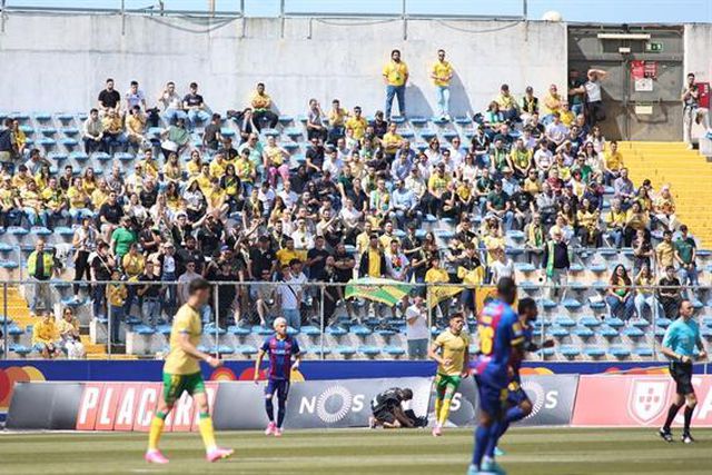 Apupos dos adeptos e o susto de Alvalade