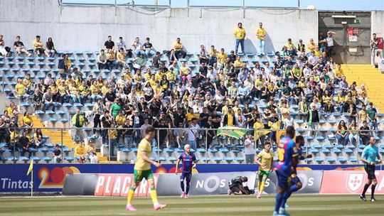 Apupos dos adeptos e o susto de Alvalade