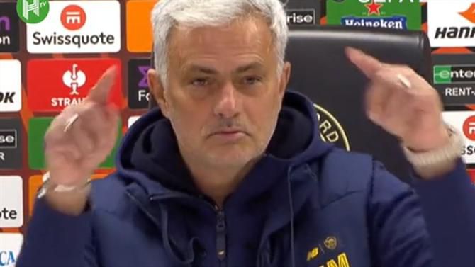 Mourinho em picardia com jornalista: «Dez meses a chorar...»