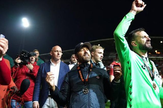 Noite de festa no Wrexham. «Todos os meus pertences cheiram a espumante, cerveja e relva»