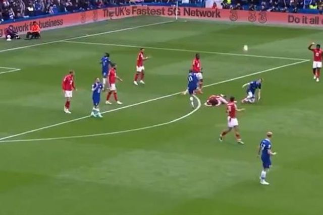 Félix pontapeou bola com violência contra adversário e gerou ‘sururu’ (vídeo)