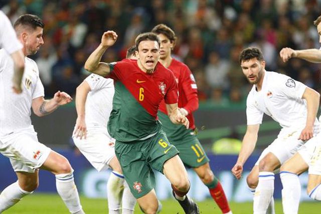 Palhinha e os assobios a João Mário: «É essa a imagem que querem deixar aos filhos?»