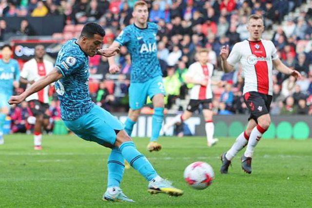 Porro estreia-se a marcar no empate do Tottenham