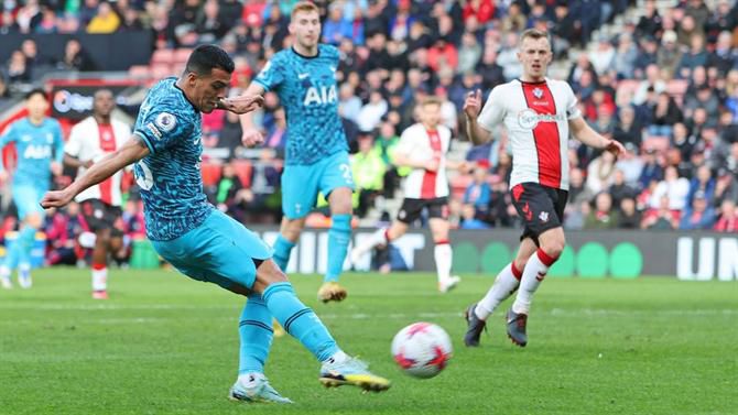 Porro estreia-se a marcar no empate do Tottenham