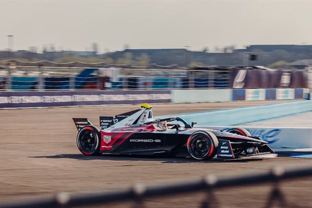 Fórmula E em Berlim: Evans ganha, Félix da Costa abalroado