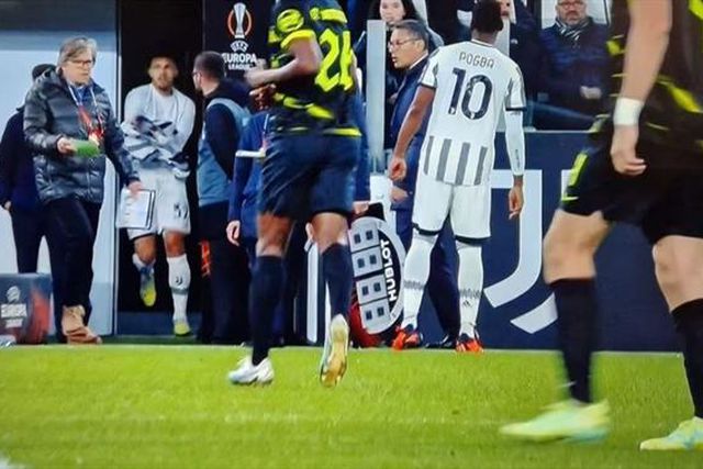 Caricato: Paredes ficou sem camisola antes de entrar 