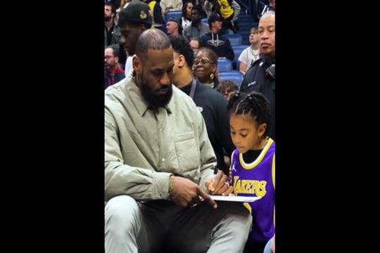 Momento terno entre LeBron e uma fã