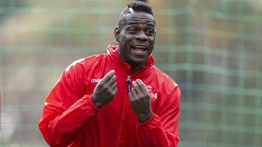 Balotelli sempre com a língua afiada: «Temos avançados em Itália...»