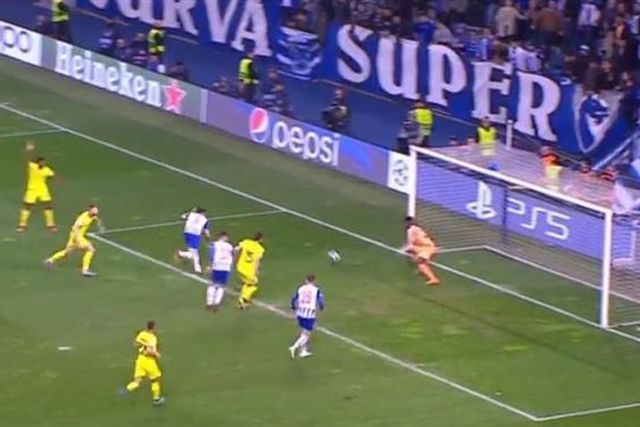 Dumfries, poste e trave: a incrível sequência que impediu o prolongamento no Dragão (vídeo)