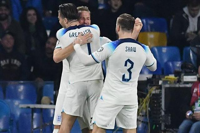 Grupo C: Inglaterra ‘mata borrego’ e vence Itália (veja os golos)