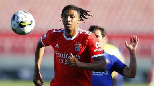 Com espectadores especiais na bancada, Benfica B empata com penúltimo (fotogaleria)