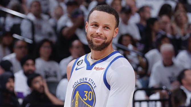 50 pontos de Curry e Warriors marcam ‘meias’ com os Lakers