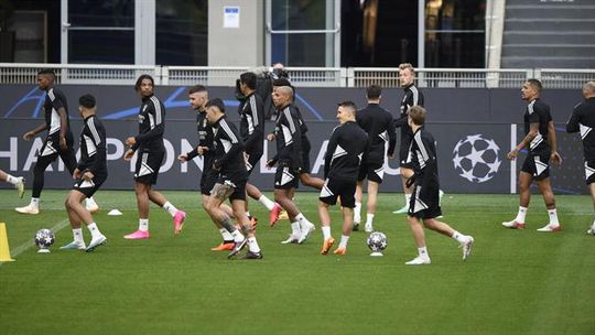 O gesto de Roger Schmidt que diz tudo: as fotos do treino das águias em San Siro