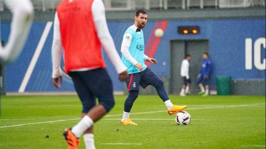 Messi no treino com a equipa e disponível para jogar sábado