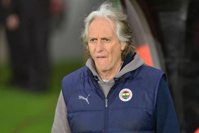 Alerta de Jesus para Schmidt: «Um campeonato não chega»