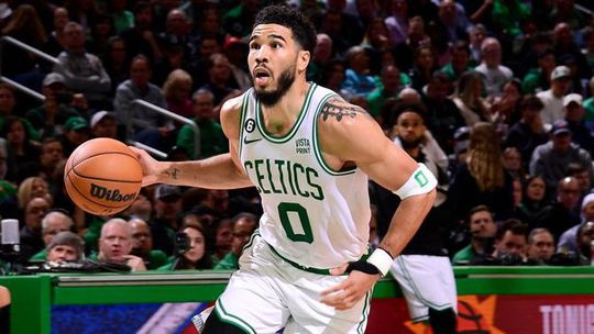 Celtics fazem 2-0, Cavs e Suns empatam 'play-off'