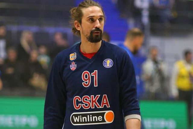 Base do CSKA gravemente ferido após ataque de quatro adeptos (vídeo)