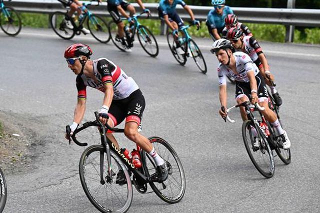 Giro para trepadores com relógio às costas