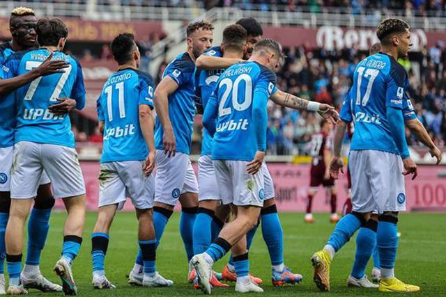Mais uma goleada do Nápoles rumo ao Scudetto