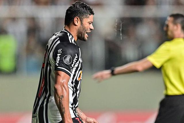 Ex-FC Porto quis partir para cima de adepto adversário: «Não sou otário!» (vídeo)