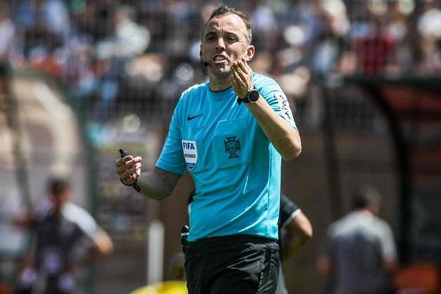 Já há árbitros para o Chaves-Benfica e FC Porto-Santa Clara