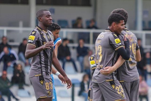 Goleada ao Vianense com bis de Safira