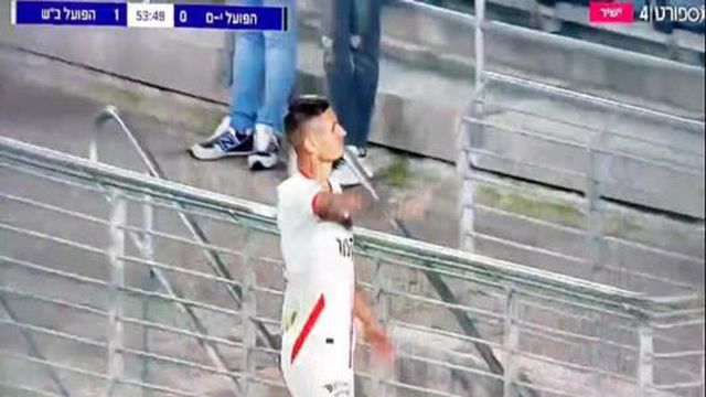 Jogador polaco Patryk Klimala faz saudação nazi depois de marcar golo