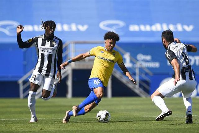 Portimonense dá pontapé na crise e deixa Estoril em maus lençóis (veja o resumo)