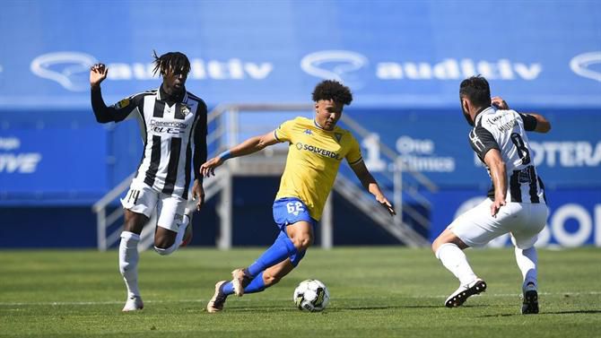 Portimonense dá pontapé na crise e deixa Estoril em maus lençóis (veja o resumo)