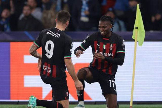 Milan empata em Nápoles e está nas meias-finais (veja os golos)