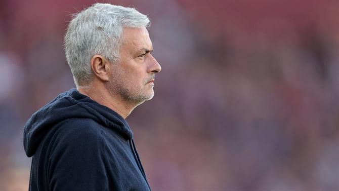 «Mourinho pode enfiar os troféus que ganhou no c…»