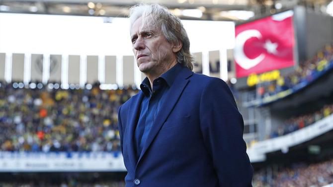 Fenerbahçe, de Jorge Jesus, goleia rumo às meias-finais da Taça