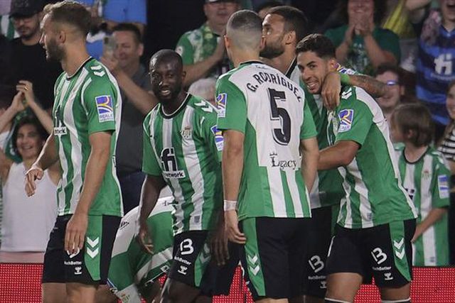 Bétis vence com William Carvalho a titular