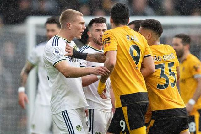 Wolves multado por comportamento incorreto dos jogadores frente ao Leeds