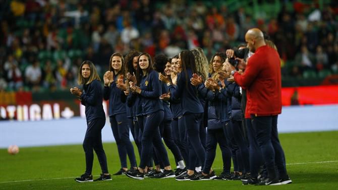 Elas merecem! Houve homenagem no intervalo do jogo de Alvalade