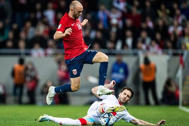 Assistência de Aursnes não chega para a Noruega vencer