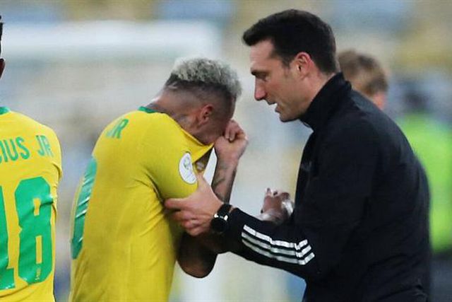 Um não-argentino na seleção? Scaloni escolhe um… brasileiro