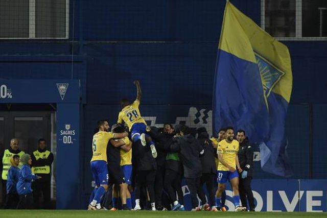 Veja bem este golo de João Carvalho: um dos melhores da Liga! (vídeo)