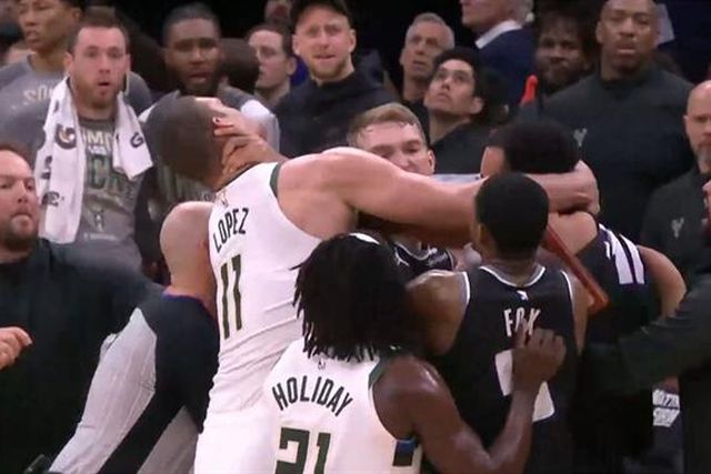 Batalha campal em Sacramento (vídeo)