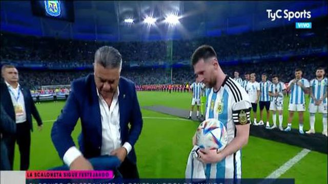 Messi é o terceiro a chegar ao 'clube' dos cem golos pela seleção