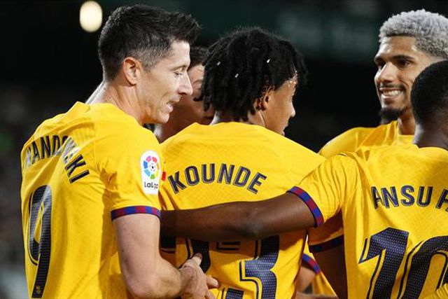 Barcelona passeia em Elche e já ‘cheira a título’ (veja os golos)