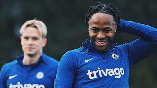 Muitos sorrisos no primeiro treino de Lampard