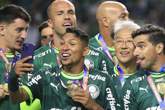 Rivais do Palmeiras tiveram 13 treinadores diferentes na 'era' Abel Ferreira