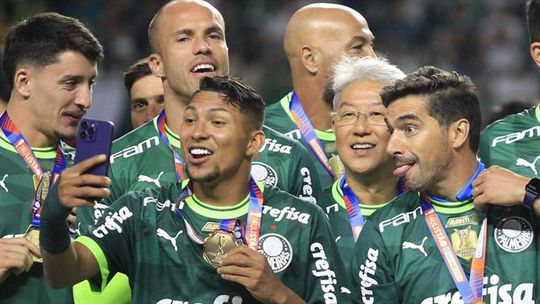 Rivais do Palmeiras tiveram 13 treinadores diferentes na 'era' Abel Ferreira