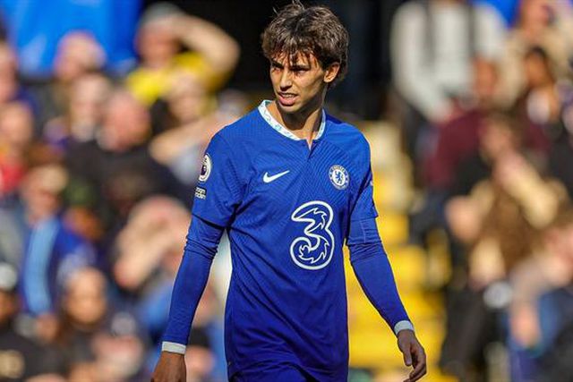 Surpresa nos onzes em Stamford Bridge