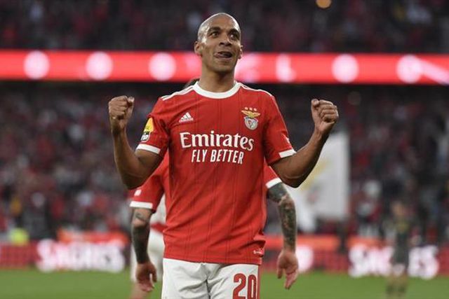 João Mário é o médio do mês pela terceira vez seguida