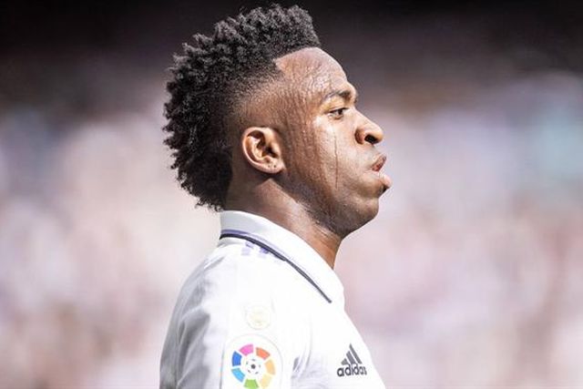 Lamentável: adeptos do Barcelona desejam a morte de Vinícius (vídeo)