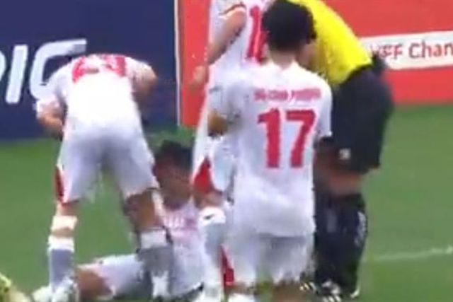 Insólito: jovem vietnamita lesiona-se a imitar festejo de Ronaldo (vídeo)